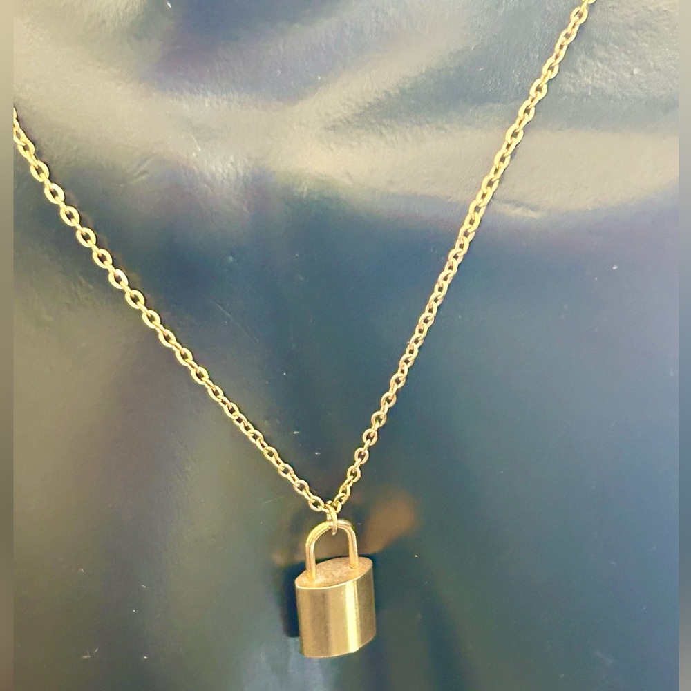 17" necklace with padlock pendant